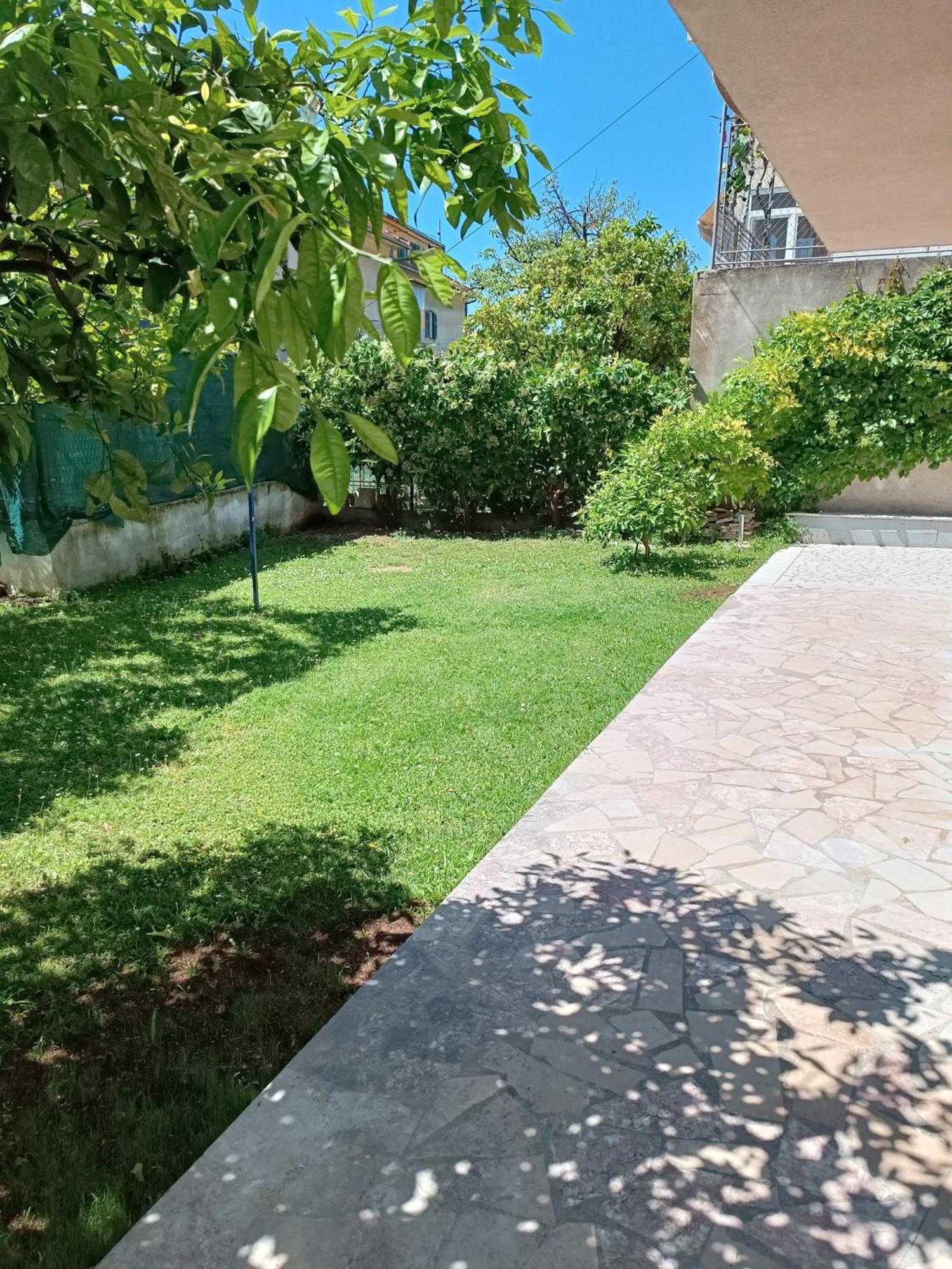 Apartamento Valentinas Garden Split Exterior foto